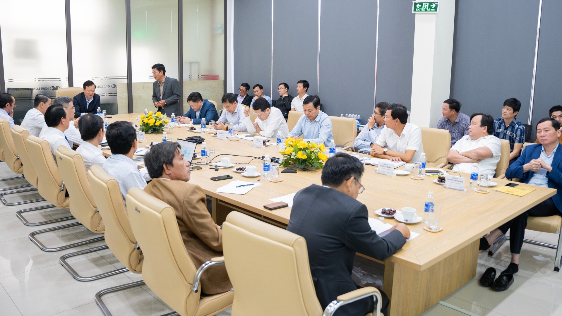 CENTRAL PARTY COMMITTEE MEMBER, SECRETARY OF THE HUE CITY PARTY COMMITTEE LE TRUONG LUU VISITS AND WORKS AT KIM LONG MOTOR HUE AUTOMOBILE MANUFACTURING AND ASSEMBLY INDUSTRIAL PARK