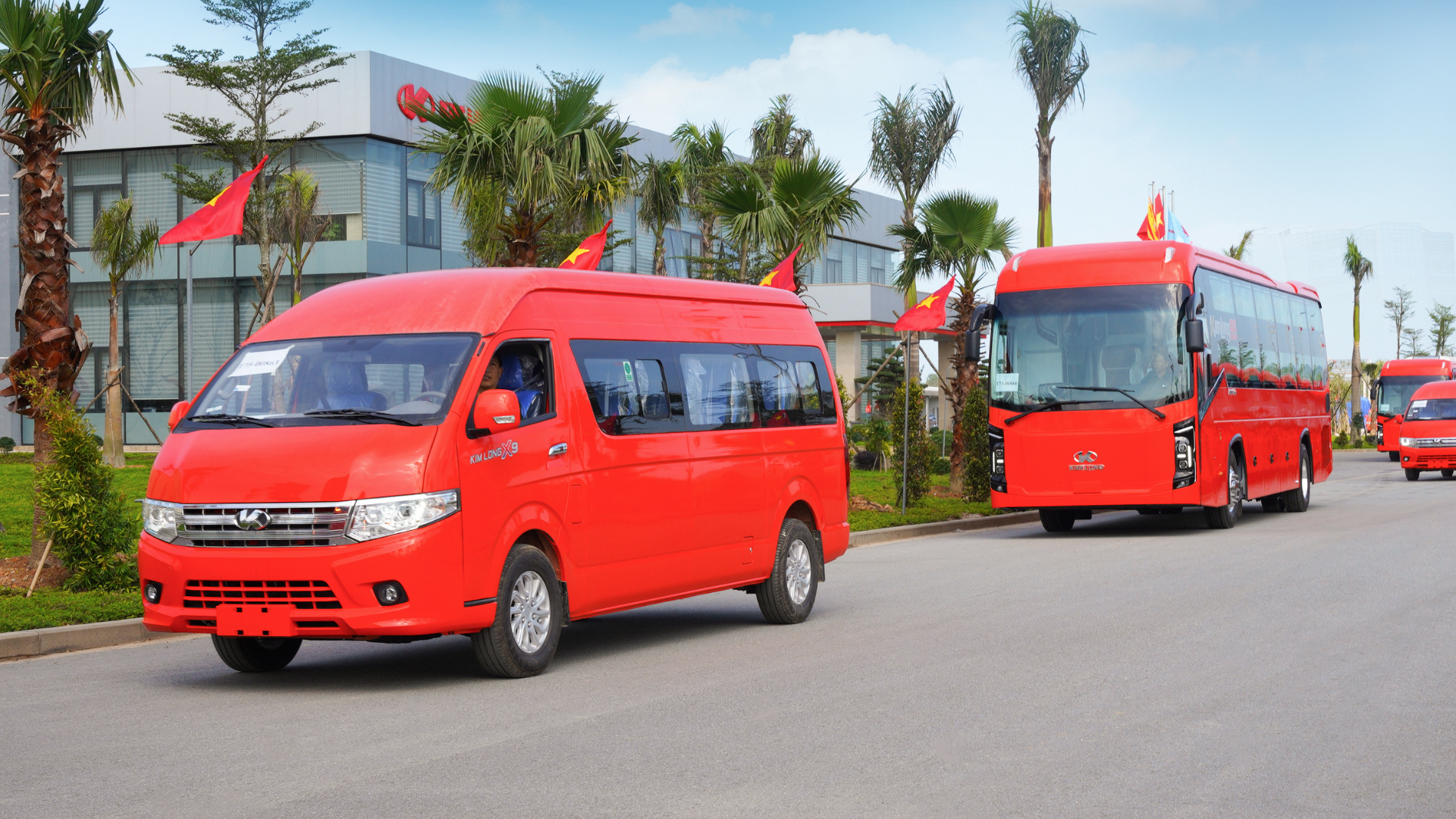 Minibus KIMLONG X9 Tiêu chuẩn (16 chỗ) phù hợp để khai thác trung chuyển hành khách