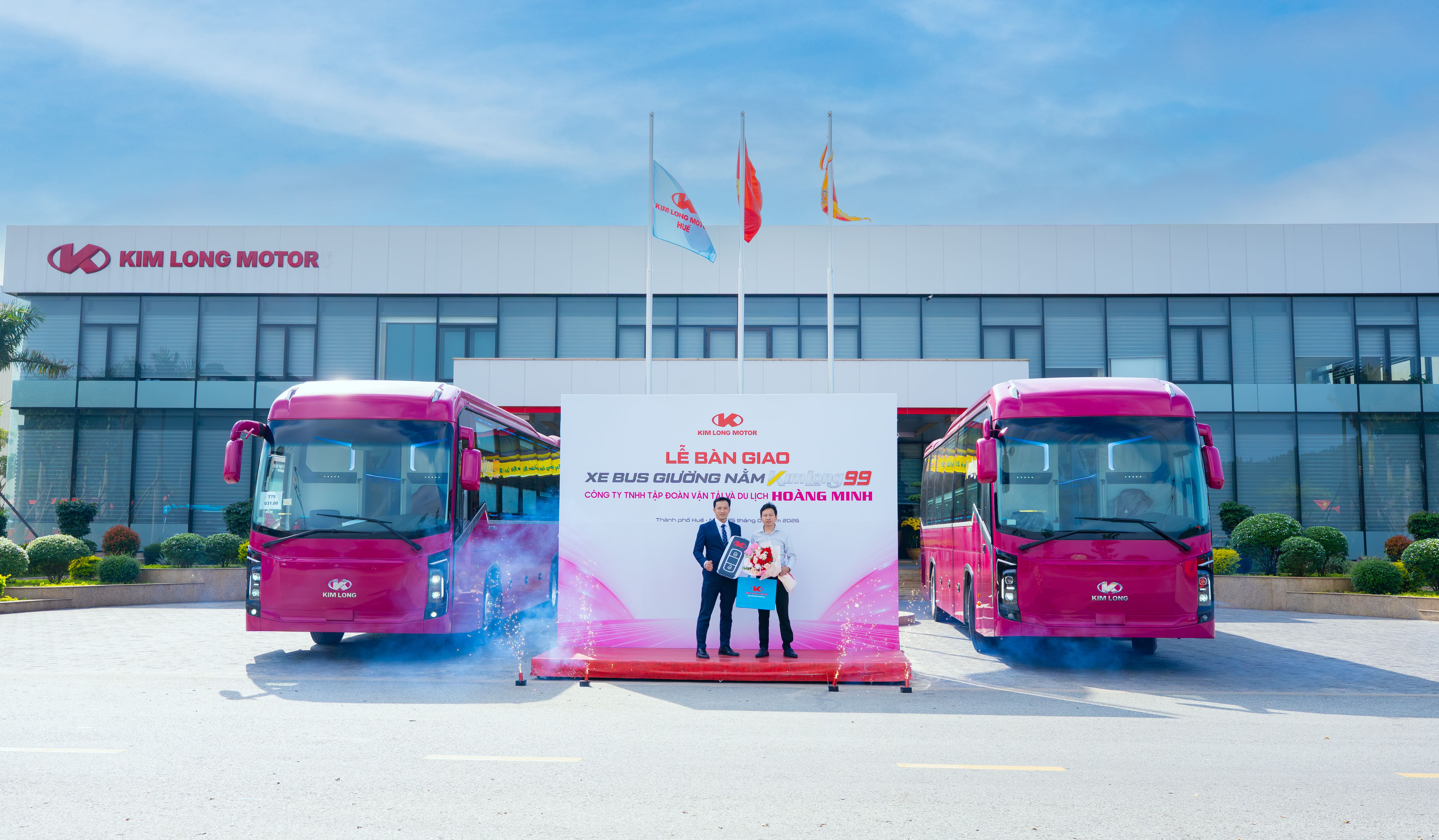 KIM LONG MOTOR BÀN GIAO LÔ 02 XE BUS GIƯỜNG NẰM KIMLONG99-G22 ĐẦU TIÊN TRONG NĂM BÍNH NGỌ 2026 CHO DOANH NGHIỆP HOÀNG MINH