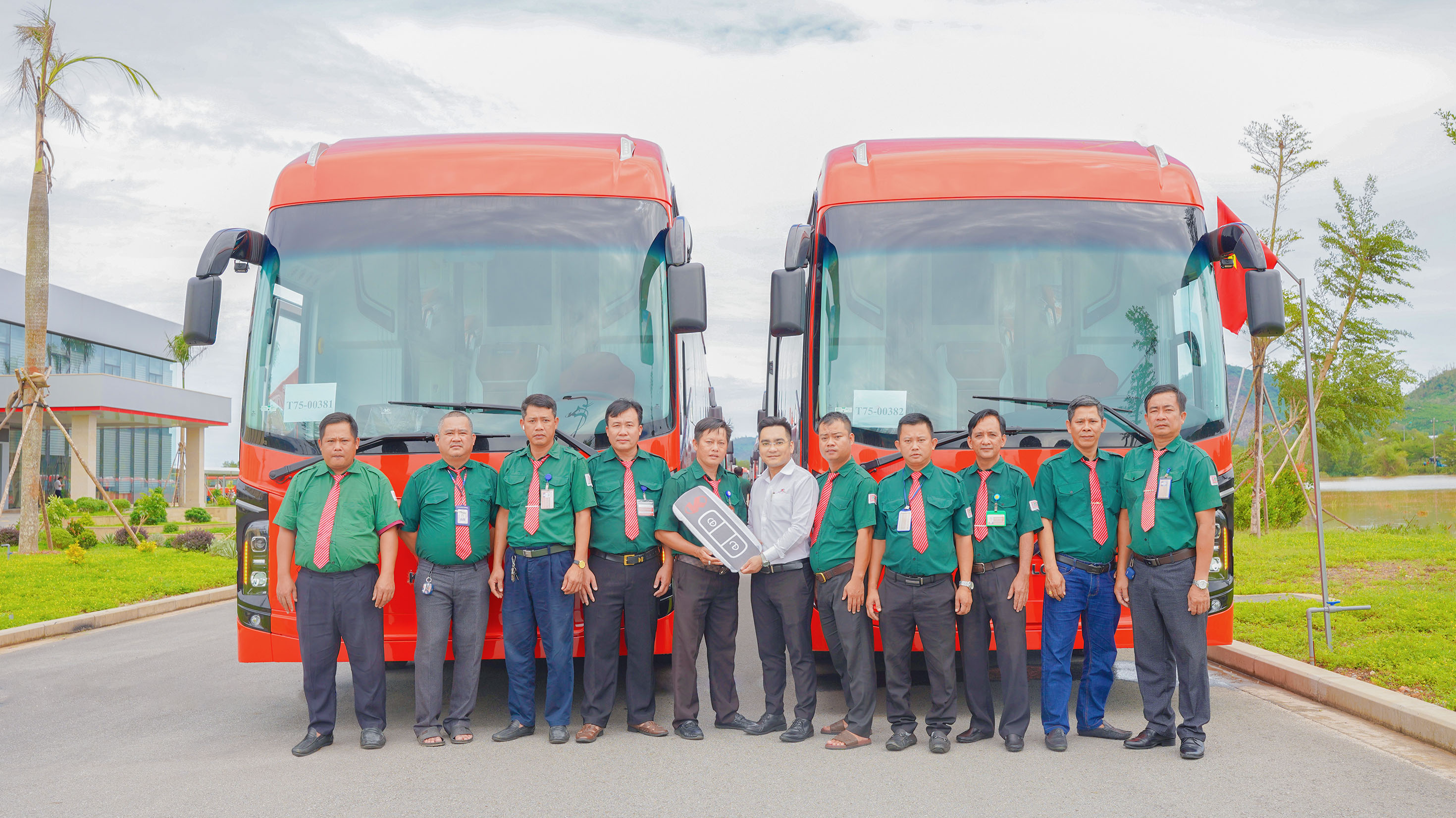 HANDOVER OF LOT OF 30 KIMLONG 99 SLEEPER BUS