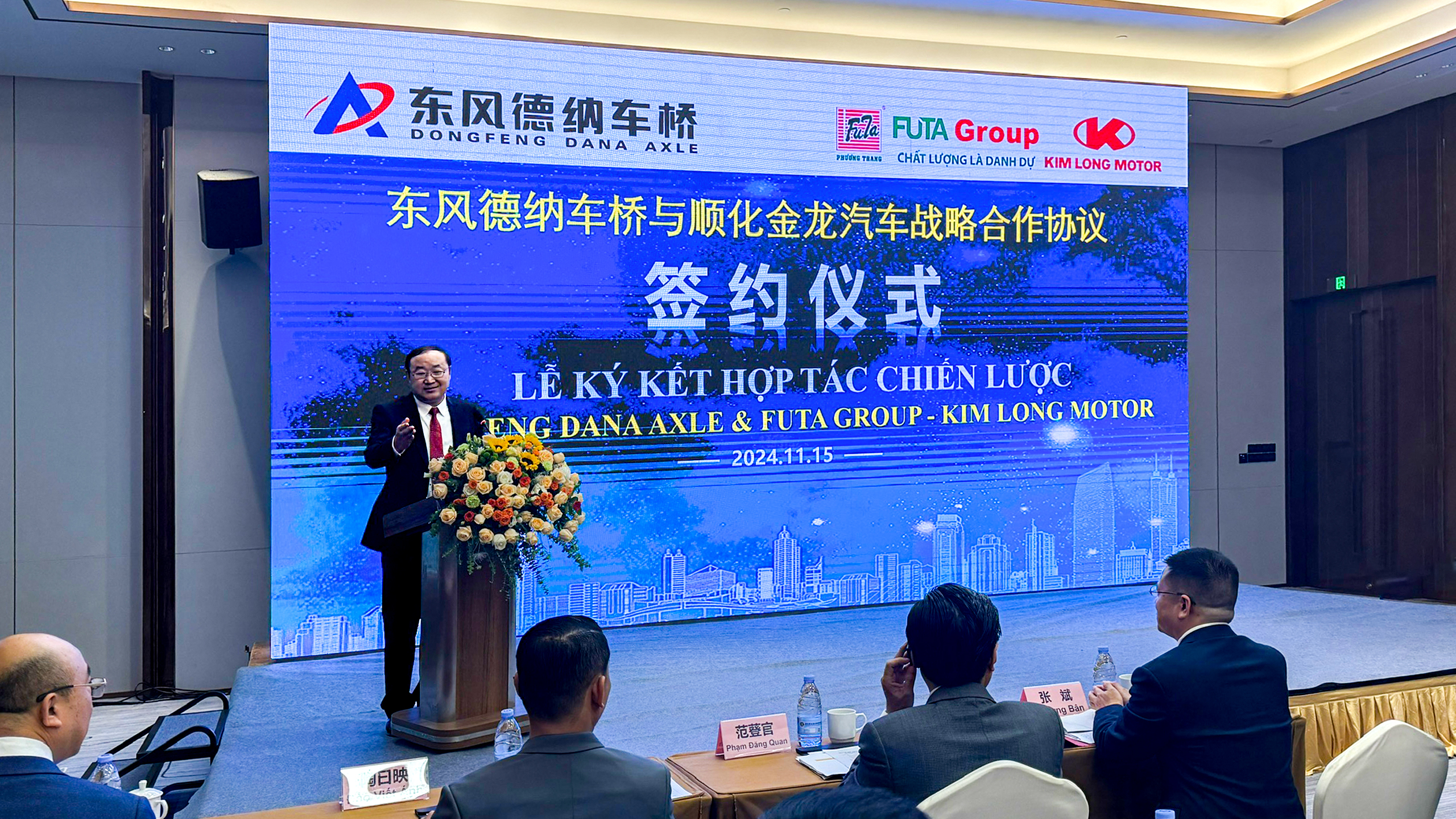 Ông Lục Định Văn - Tổng Giám đốc DONGFENG DANA phát biểu tại buổi lễ