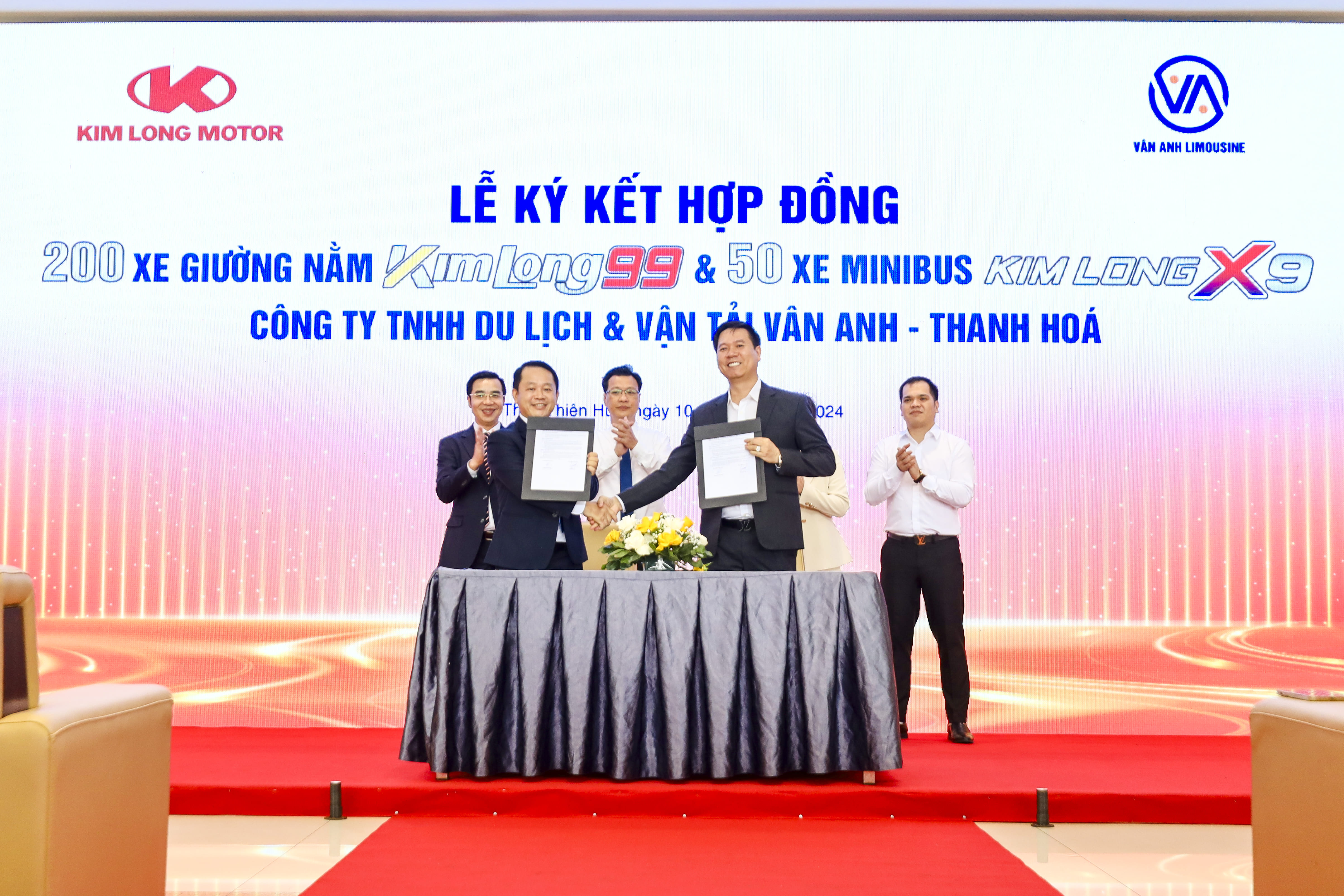 KIM LONG MOTOR và Công ty TNHH Du lịch & Vận tải Vân Anh chính thức ký kết hợp đồng