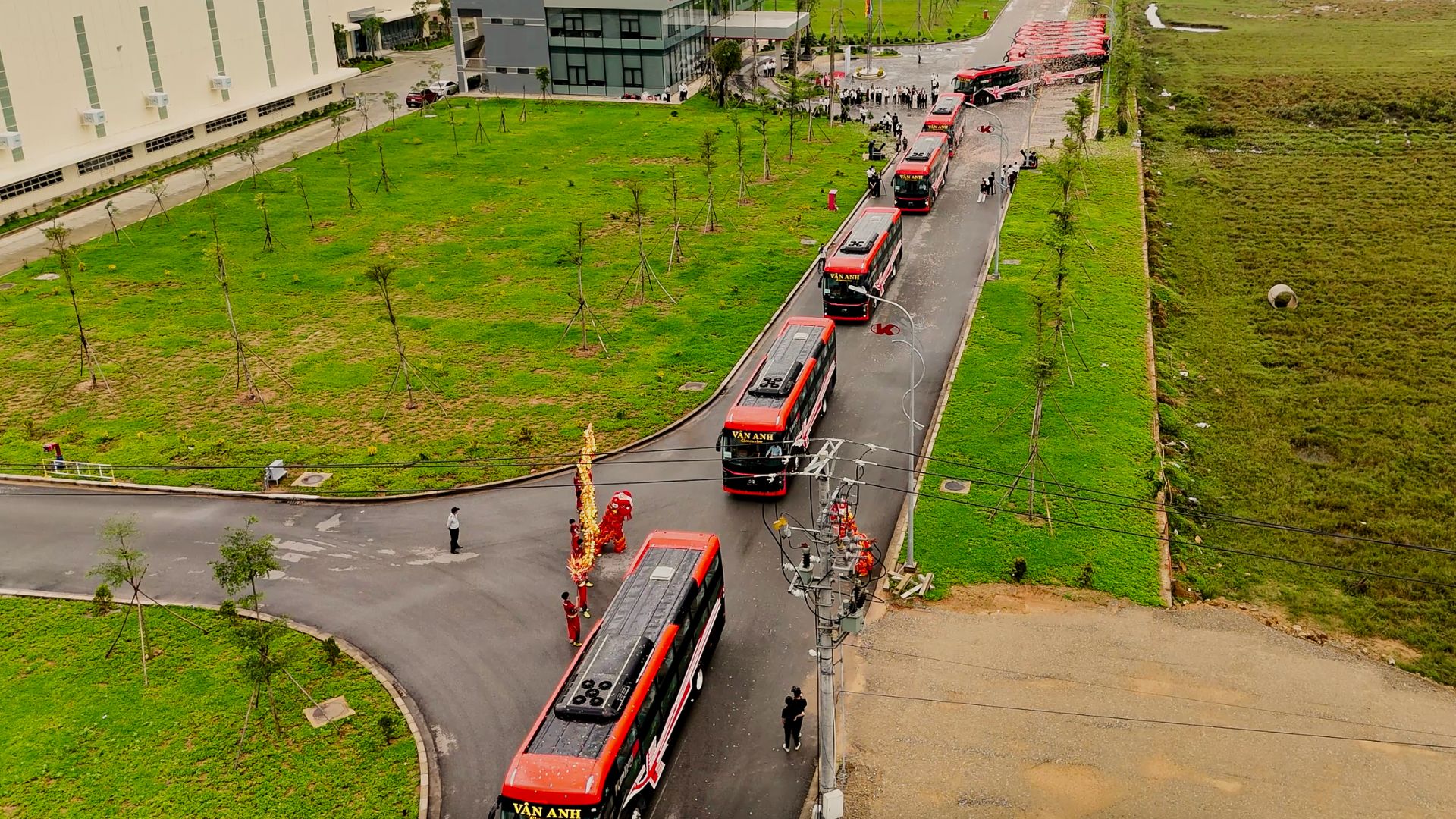 Lô xe đầu tiên đã được KIM LONG MOTOR bàn giao thành công cho Doanh nghiệp Vân Anh