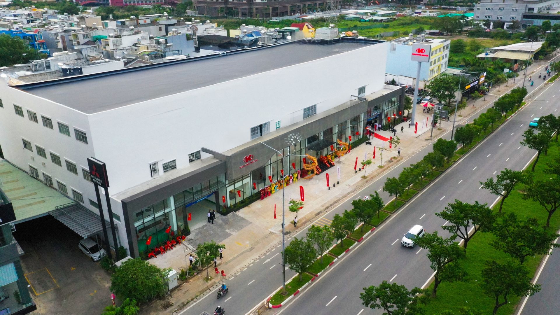 Showroom tọa lạc tại đại lộ Võ Văn Kiệt, Quận Bình Tân, TP.HCM